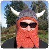 Un casque de viking en crochet pour motard