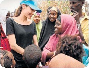 Angelina Jolie dans le camp de réfugié