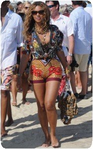 Beyoncé en wax africain à St Tropez, en août 2010