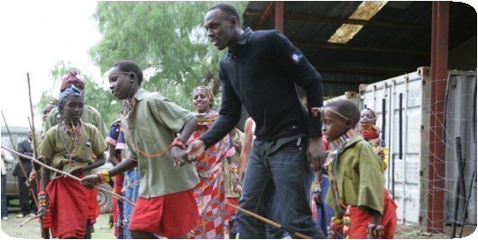 Usain Bolt et enfants maasais