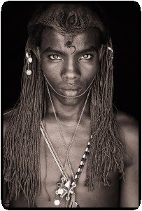 Photo noir et blanc d´un habitant du nord Kenya par John Kenny