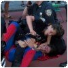 C’est dur d’être un superhéro de nos jours ! » Superman fucked by the police